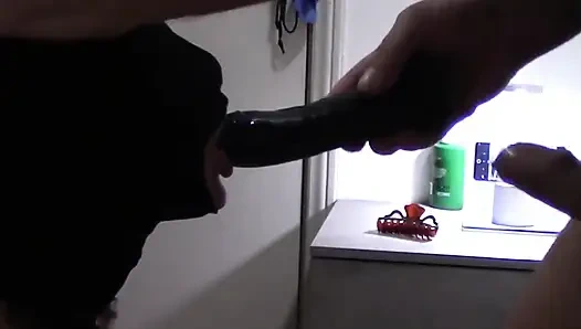 MILF ağız, halka gag ve devasa bir boğaz boşaltısıyla sikişme