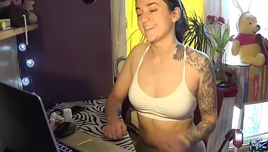 Ateşli kız osuruyor