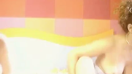 Hardcore lezbiyen babes karşılıklı mastürbasyon