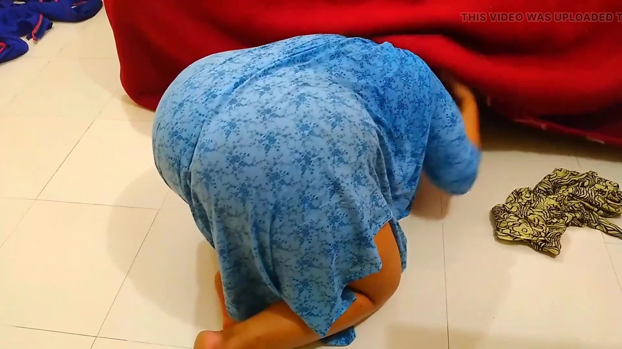 Saudi Sexy Big Ass Stepmom Gets Stuck Under Bed While Cleaning Room Then Stepson Fucks Her Big Ass