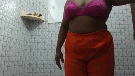 Desi vabi shower room