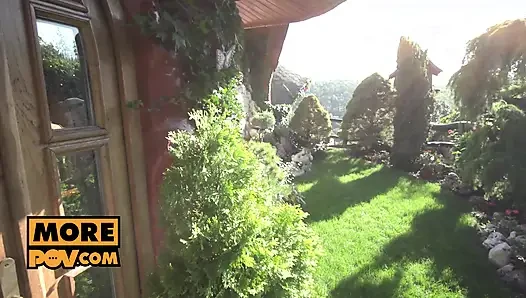 Bakış açısı - götlü Ukraynalı fahişe Daphne Klyde'yi sikiyor