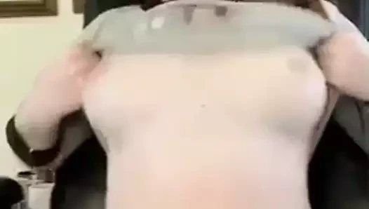 Oyuncu kız gösteren vücut