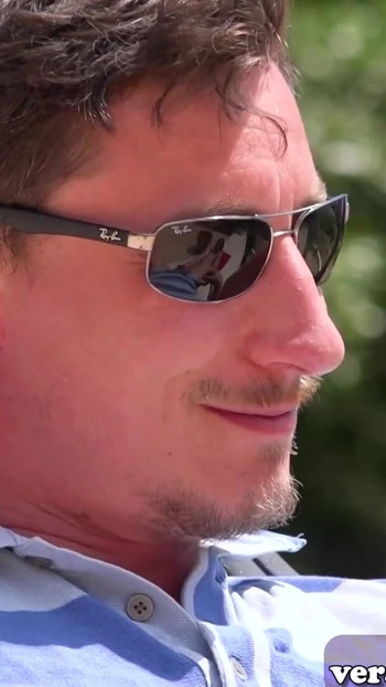 Волнующий момент из "Немецкая худенькая тинка хочет трахаться на улице под солнцем летом"