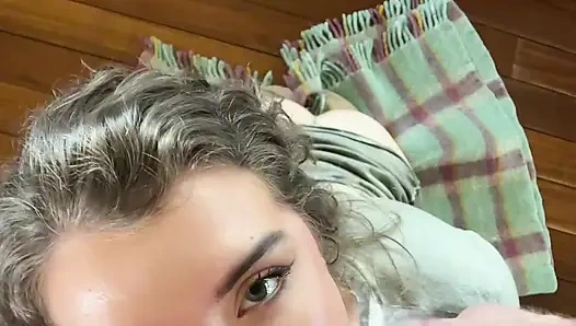 Kanadalı sarışın eden ivy ağız sikişi ve özensiz gırtlağına kadar alma bakış açısı boşalma