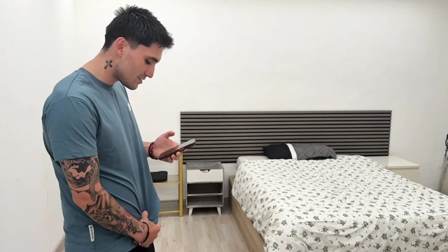 Arkadaşımın kız arkadaşını bir bebekle karıştırıyorum ve sonunda çifte penetrasyon