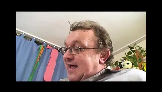 Ateşli genç üniversiteli kız öğretmen tarafından sikiliyor