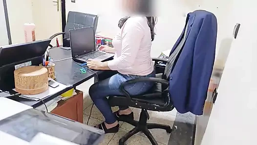 Work sinners - yaramaz iş arkadaşı partnerinin kışkırtıcı yarağını özlüyor ve ona nasıl hissettirdiğini hatırlatmada hızlı