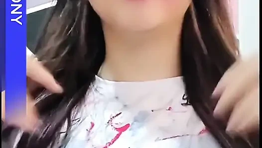 İç çamaşırlarını deneyen model yakalandı