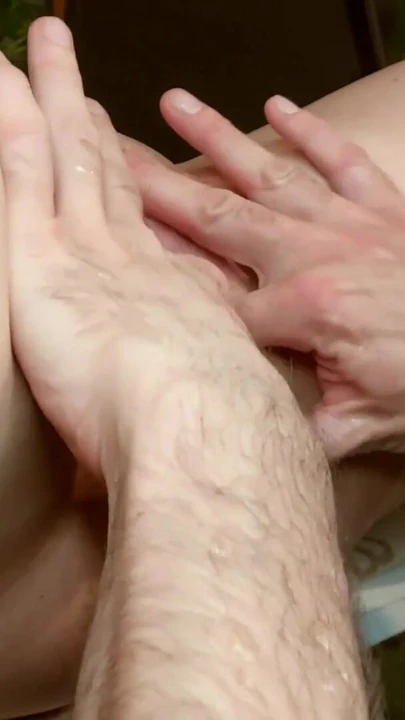 Amatör amcık yalarken fışkırtıyor | Klip 1