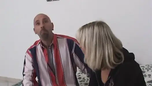 Gerçek İtalyan çift sert sikişiyor