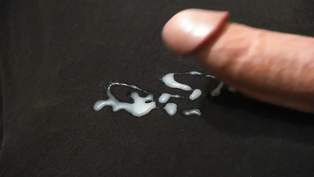 KURU SIKIŞ BÜYÜK BOŞALMA MASTÜRBASYONUYLA TEK BAŞıNA SIKIŞIYOR
