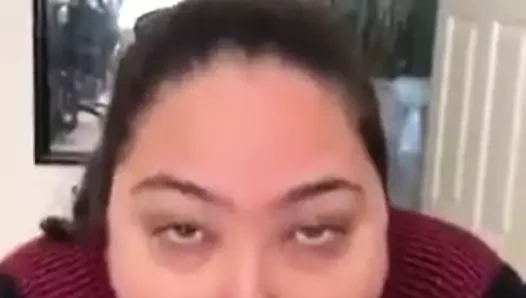 Bbw boğazını bana göndermeyi seviyor