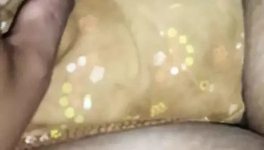 Gerçek ateşli seksi kadın elbisesini çıkarıyor - queen4desi