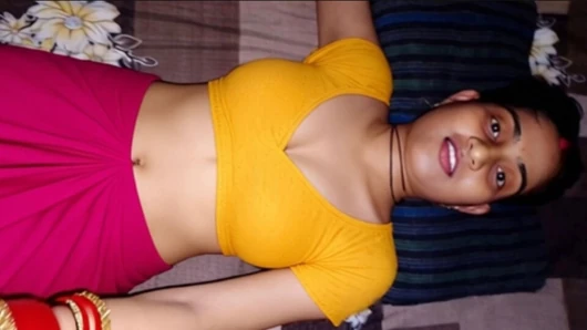 Hintli köylü kızı çok güzel ateşli gril seks ve sıkı amcık hintçe ateşli seks videoları Hintçe ses