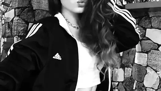 18 yaşında liseli kaltak öpücük veriyor