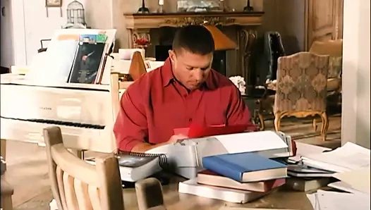 Kristal Summers bronzlaşmış, muhteşem ve büyük memeli ve sikişmeyi seviyor