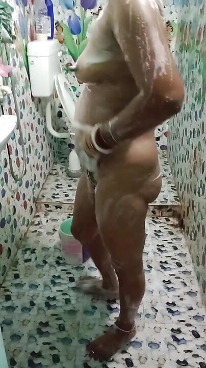 Odia evli çiftler banyoda misyoner sikişiyor