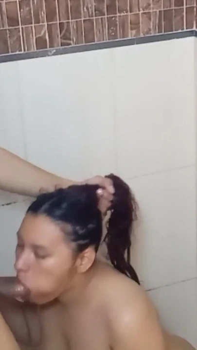 Blowjobs in the bathroom | Clip 1