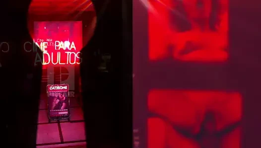 kedi3lü gözetleme gösterisi