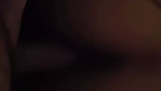 pembe saten külot eğildi