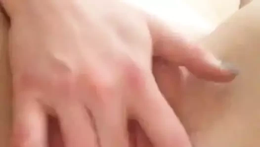 Büyük kedi fışkırtma