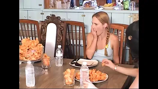 Gen P'nin Küçük Poposu İçin Çift Penetrasyon!