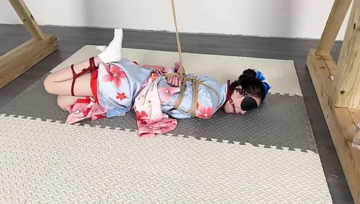 Güneşli bir günde kimono giymenin doruk versiyonu