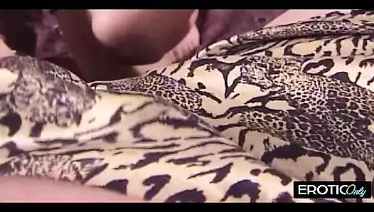 Sevimli esmer doyamıyor - tekrar tekrar