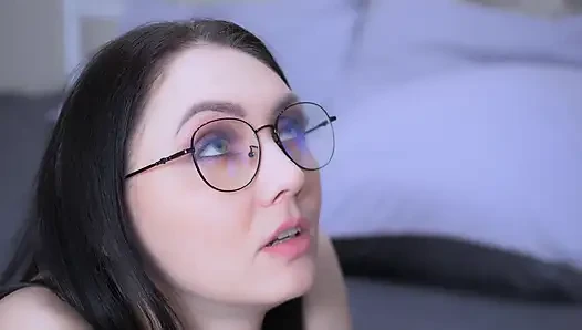 Wench oğlunun saksosunu çekiyor