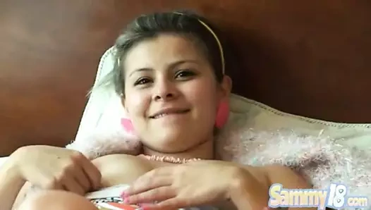 Sammy 18 ile sıkı kedi parmak ve sürtme