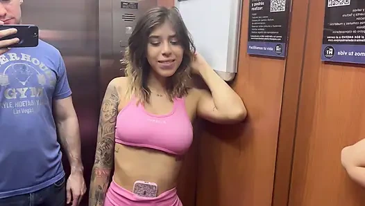 Spor salonundan eğitimden geldikten sonra Andres Acosta'nın vergonuyla İngilizce ilk porno oyunculuğum