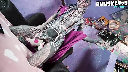 Tam kollu alt kız kamerada canlı oyuncak göt sikişinde anal çıldırıyor