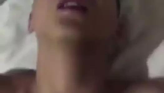 Çinli adam yüksek sesle inliyor süre getitng becerdin