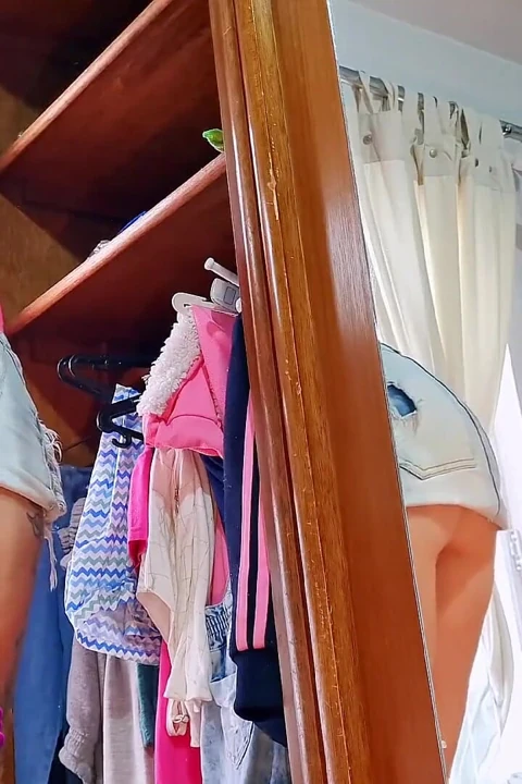 Mini etekli büyük götlü ve yaramaz diarist azdırıyor