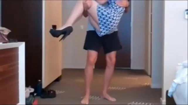 Frau mit roten Haaren, der es gut geht