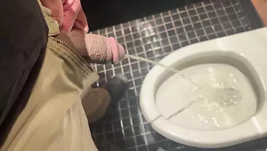 Babamın umumi tuvalette sidik