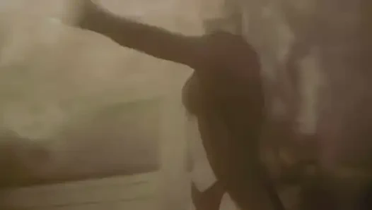 Rita Faltoyano Aux Gros Seins Naturels Danse Et Jouit Une Double Pénétration Sur La Piste De Danse