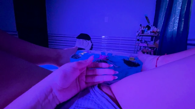 Kolombiyalı kız mastürbasyon yaparken kendini kaydediyor ve yılı geçirmesi için öğretmenine gönderiyor