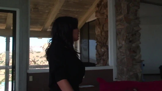 Ateşli hatun kanepede sert bir sikişten sonra yüzüne büyük bir boşalma alıyor