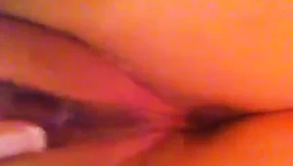 Gerçek amatör mastürbasyon orgazm üzerinde iphone