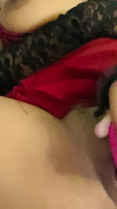 Ateşli Hintli kız sert amcık sikişinin tadını çıkarıyor | Klip 1