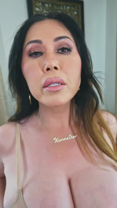 Kianna Dior çıplak meme sikişi jonni darkko