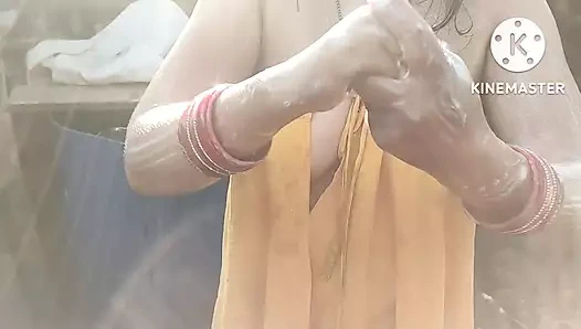 Anita yadav banyo dışında