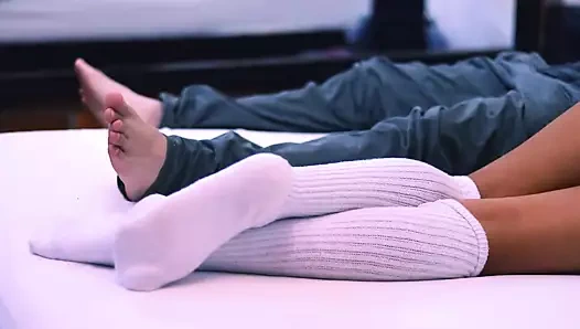 Adam ve kadın misafir odasında sikişiyor