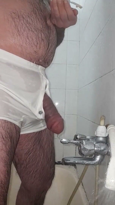 Banyoda duş alırken iş iç çamaşırıyla mastürbasyon yapan Çinli shemale biseks evli çift arkadaşlar hoşuna gider mi… | Bölüm 1