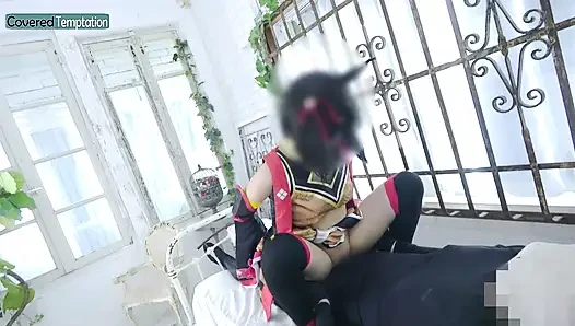 Cosplay yetişkin kadın iki partnerle üçlü seks grup sahnesi