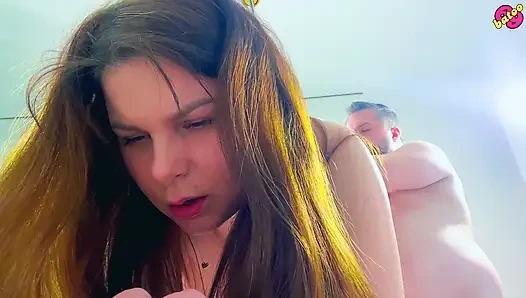 Ateşli amatör evli kadın götünü parmaklıyor orgazm oluyor