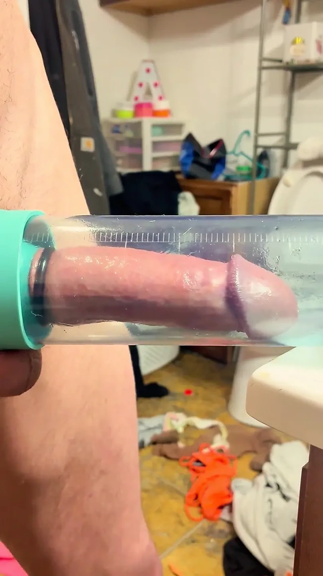 Travesti Michelle Külotlu Çorap Tanga Yarak Pompalıyor