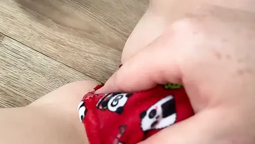 İlk mastürbasyon videom + kırmızı külotla fışkırtıyor